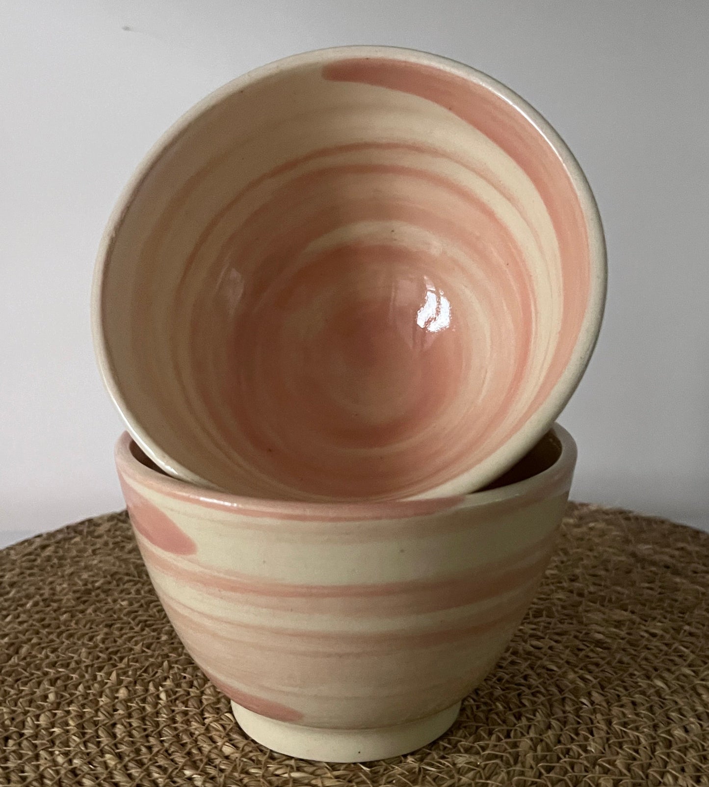 Round Bowl w/ Peach-Pink pattern