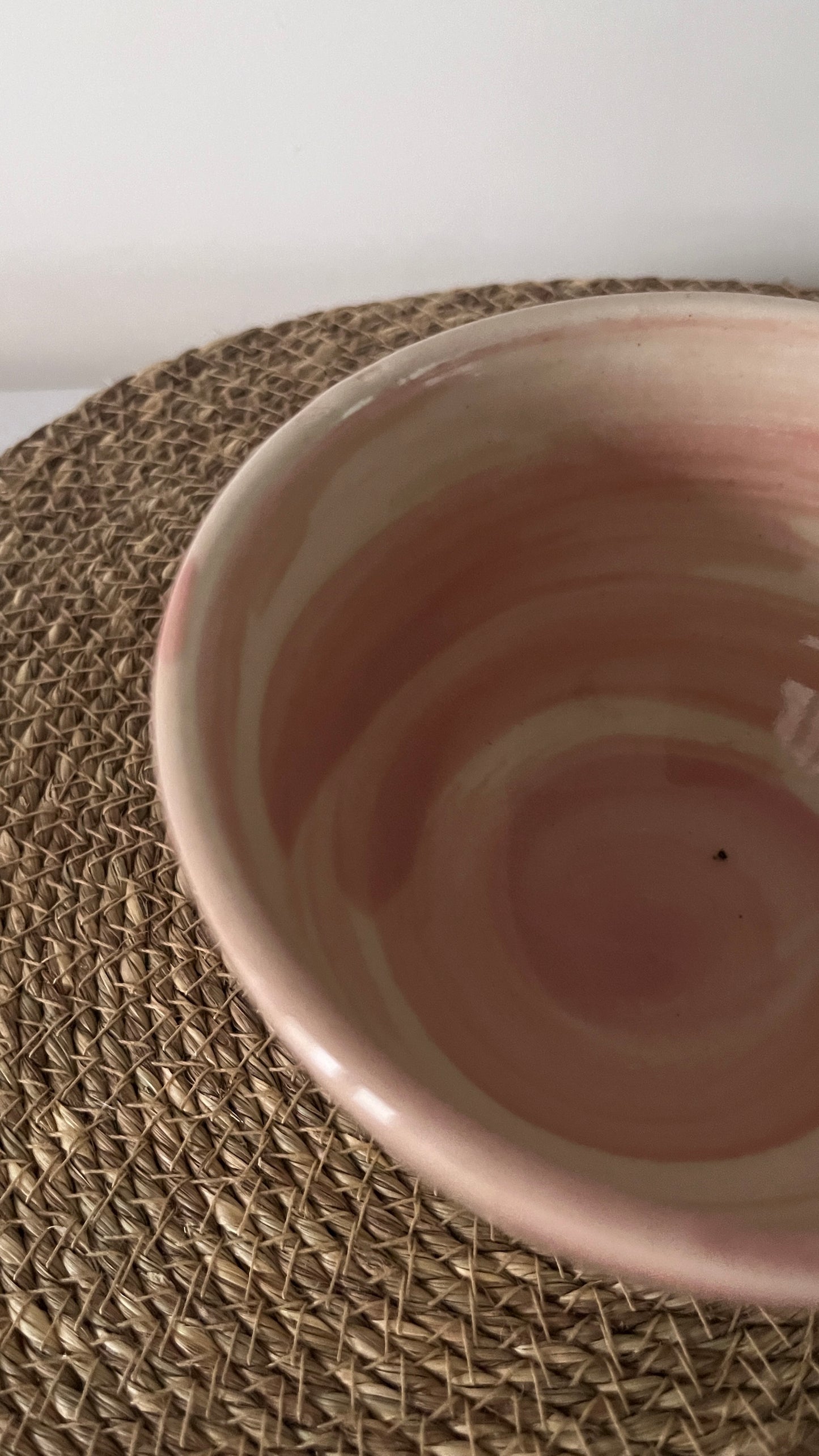 Round Bowl w/ Peach-Pink pattern