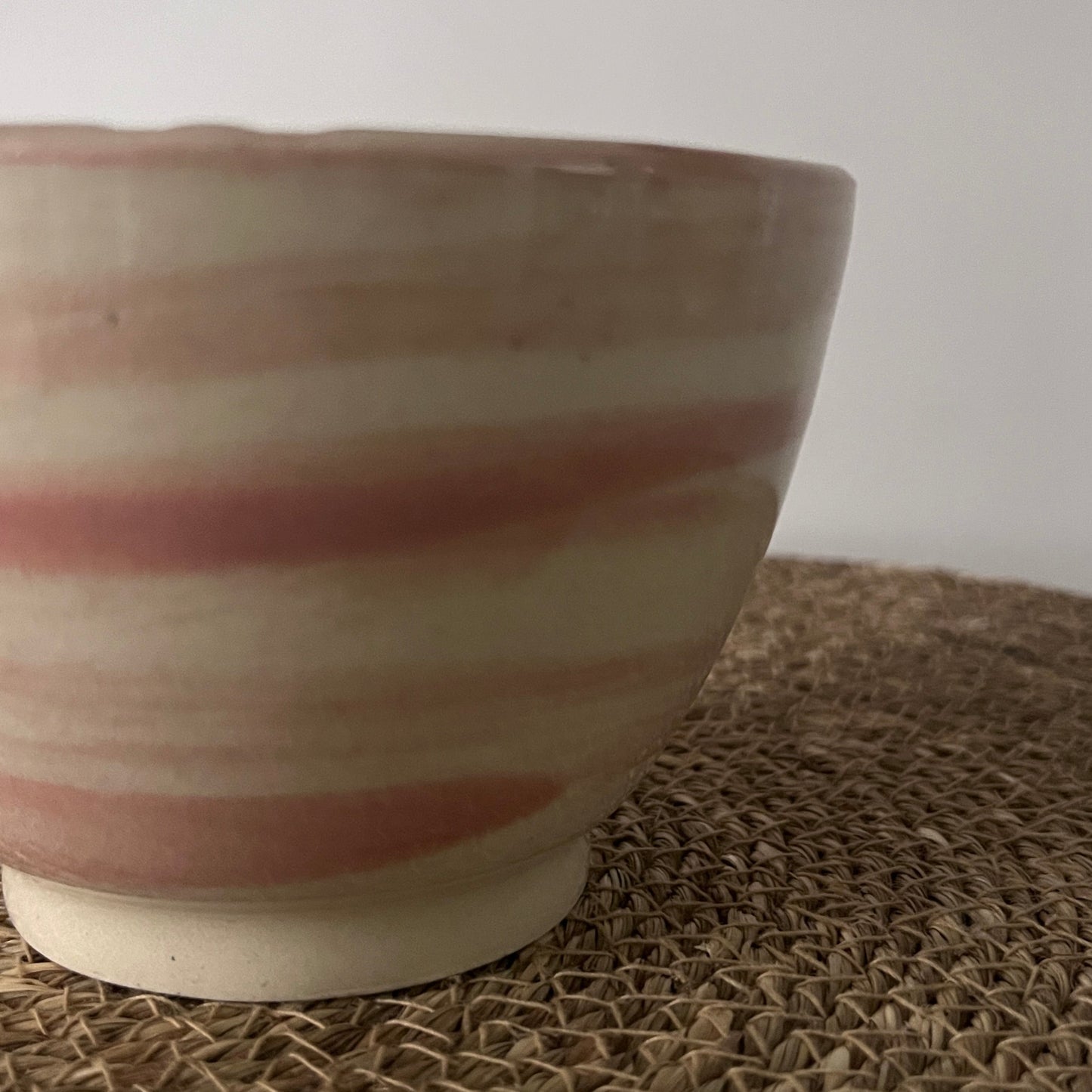 Round Bowl w/ Peach-Pink pattern