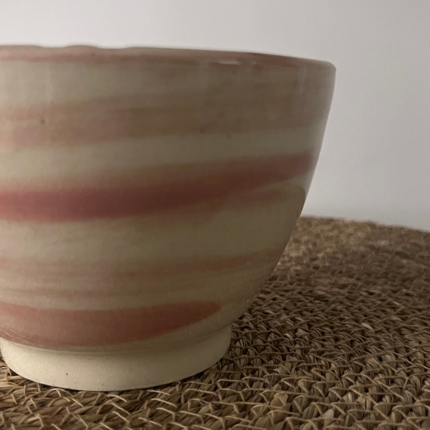 Round Bowl w/ Peach-Pink pattern