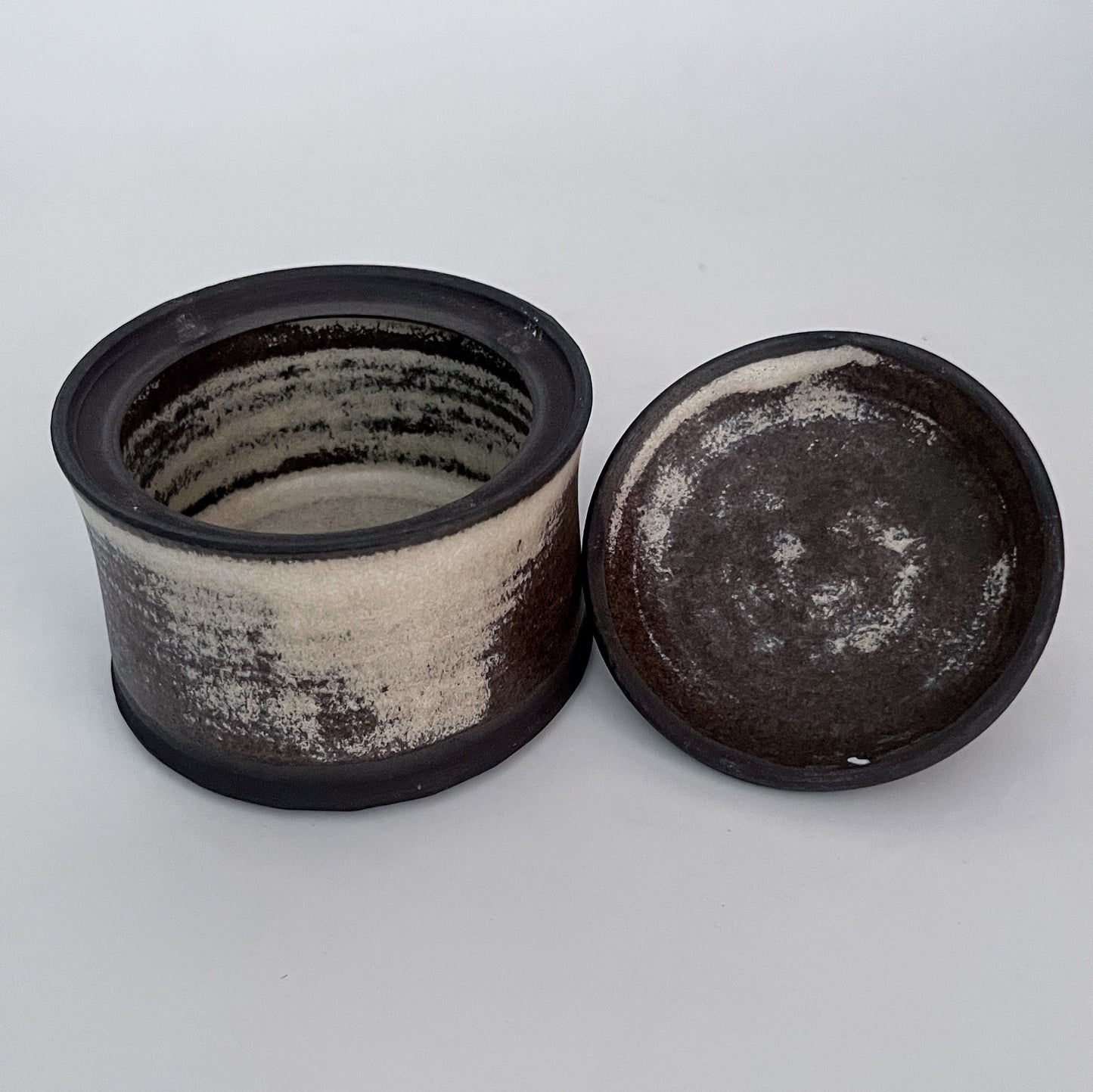 Jar (Cylinder - Wide) - White and Brown-Black w/ Blue Knob