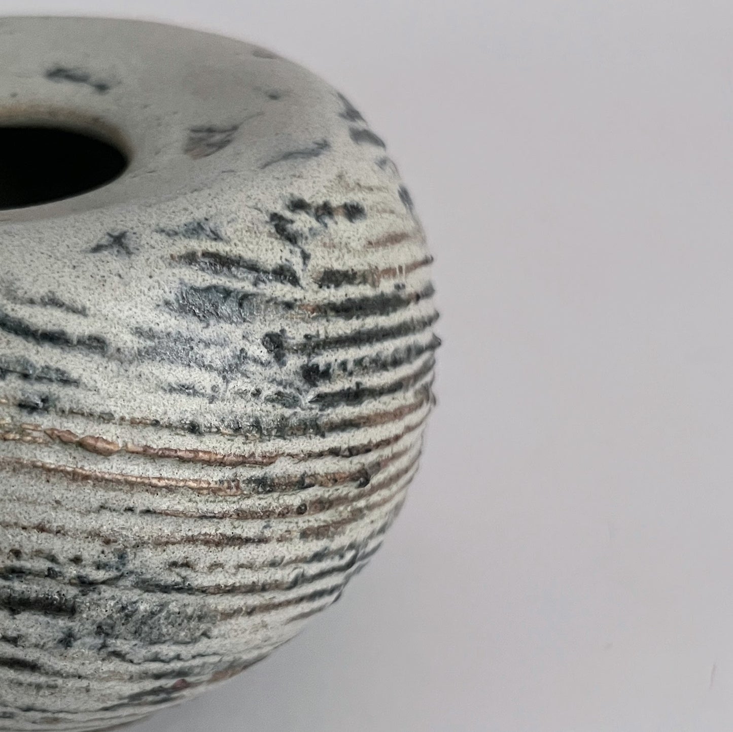 Textured Pistachio-Brown Swirls Vase - Round